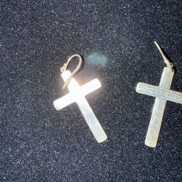 Elegant Silver Cross Earrings
SILPADA .925 SILVER - Picture 2 of 4